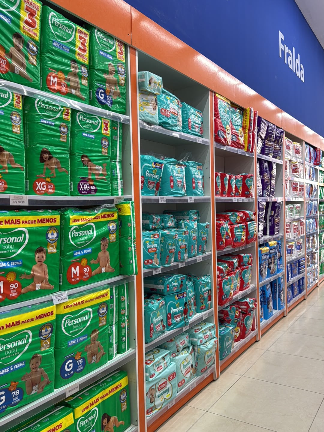 Prateleiras de fraldas na Super Farma