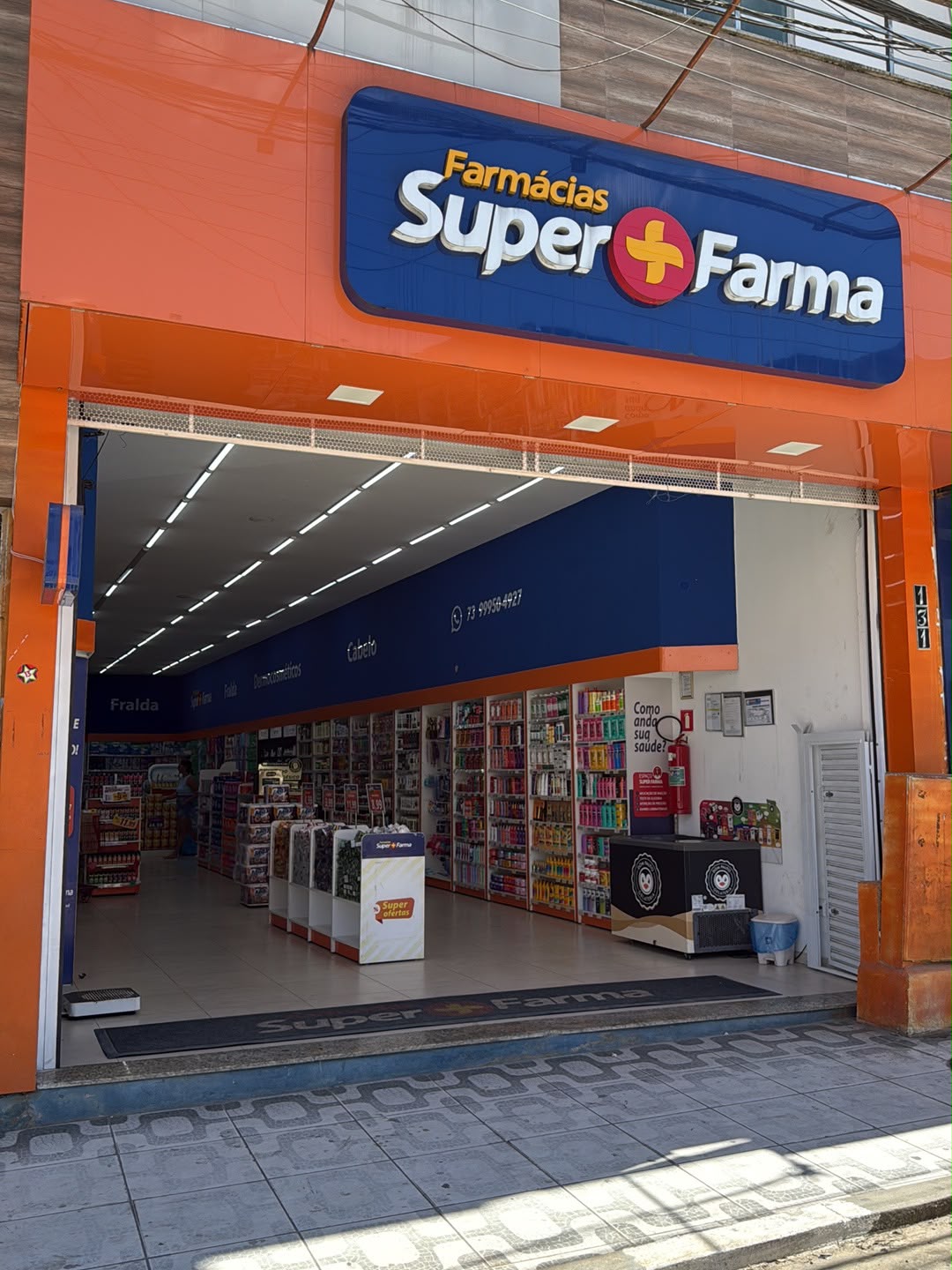 Fachada de uma unidade Farmácias Super Farma